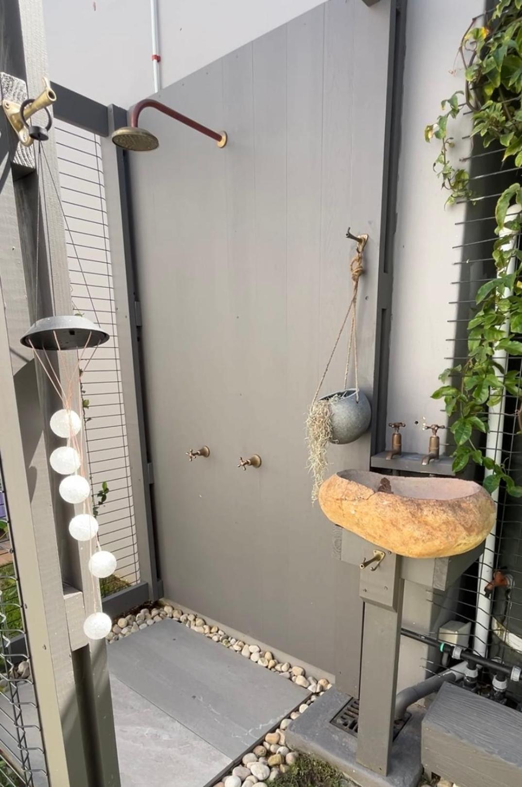 Wood-fired Jacuzzi Family Escape!